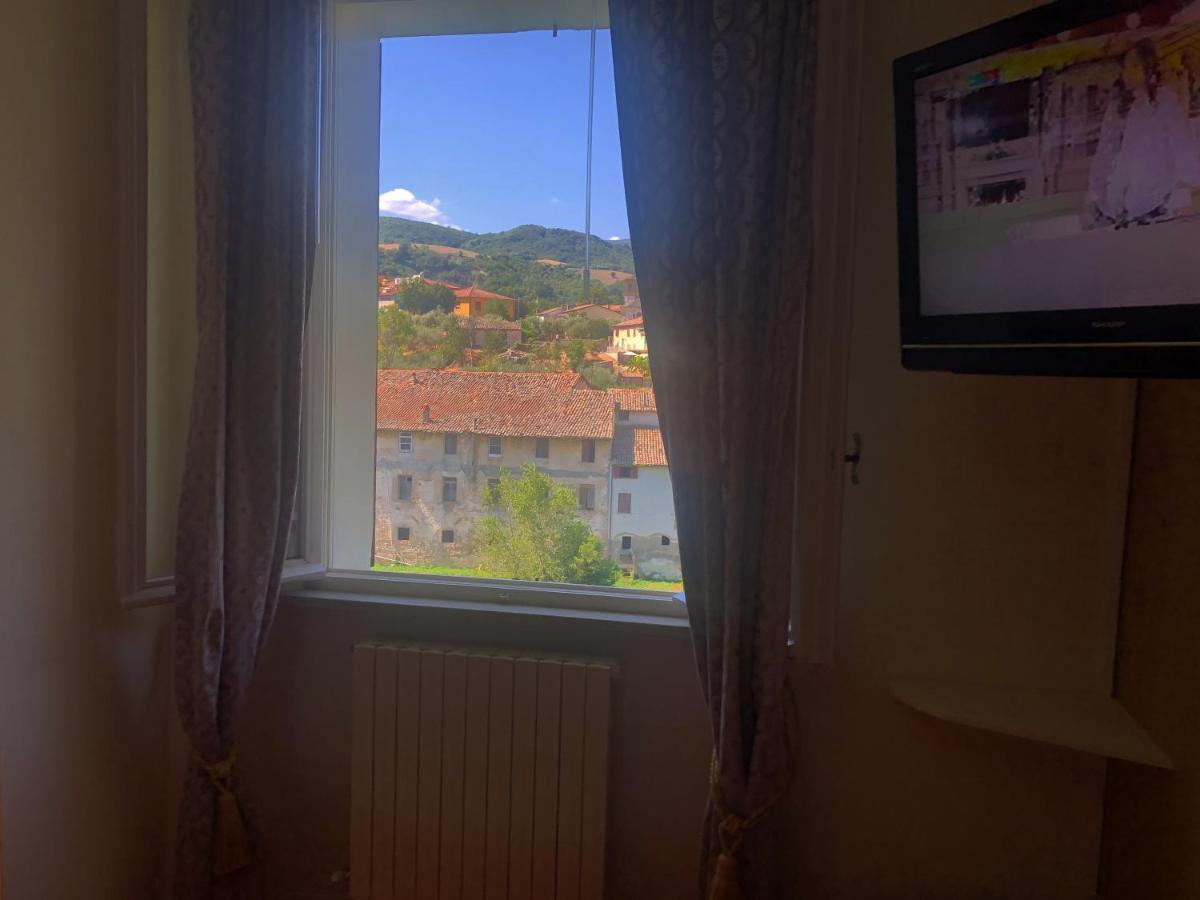 Bed and Breakfast La Finestra Sul Fiume Фоссомброне Екстер'єр фото