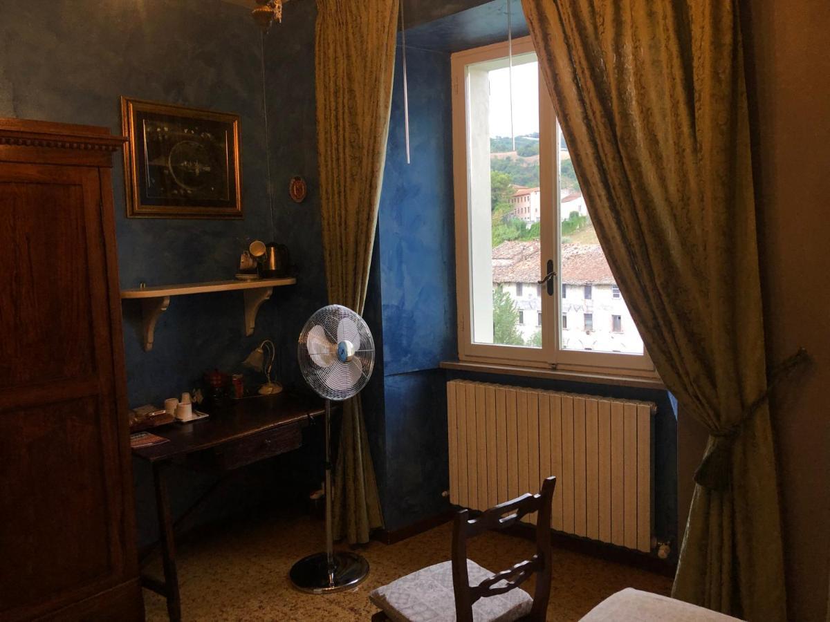 Bed and Breakfast La Finestra Sul Fiume Фоссомброне Екстер'єр фото