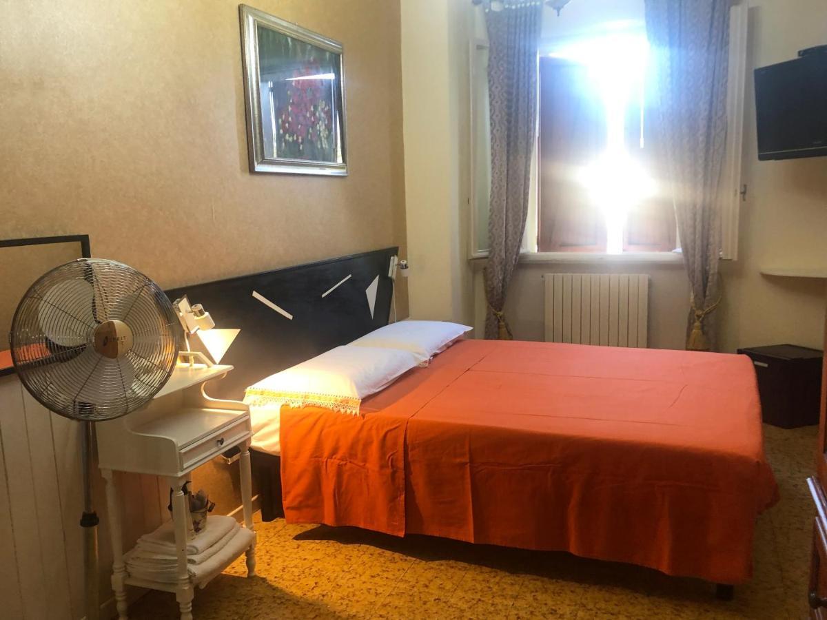 Bed and Breakfast La Finestra Sul Fiume Фоссомброне Екстер'єр фото